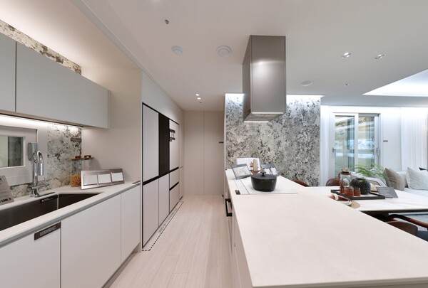 HDC현대산업개발이 서울특별시 중랑구 망우동 506-1번지 상봉재정비촉진지구 9-1구역(구. 이마트 상봉점 부지) 일원에 공급하는 ‘상봉 센트럴 아이파크’의 주방.