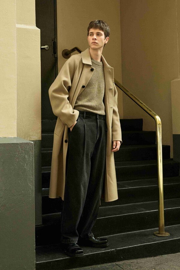 신세계인터내셔날의 스튜디오 톰보이가 호주 대표 울 전문 기업 미쉘울과 협업해 울마크 인증을 받은 프리미엄 울 코트 컬렉션을 출시했다. 신세계인터내셔날 제공