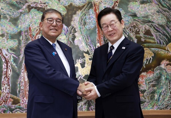 이재명 대통령과 이시바 시게루 일본 총리는 30일 오후 부산에서 세번 째 정상회담을 열었다. 연합뉴스. 