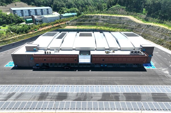 경북도는 안동시 농산물도매시장의 시설현대화 사업을 통해 시설 규모를 37% 늘려 적체 현상을 해소해 거래 효율성을 한층 강화했다.(안동도매시장 시설현대화 신축동=경북도)