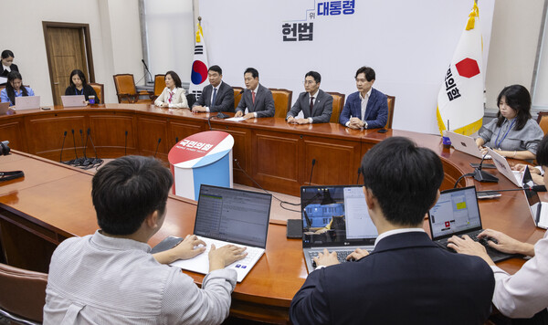 국민의힘 장동혁 대표가 2일 국회에서 열린 기자간담회에서 발언하고 있다. 연합뉴스. 