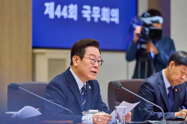국무회의 주재중인 이재명 대통령. 사진 대통령실. 