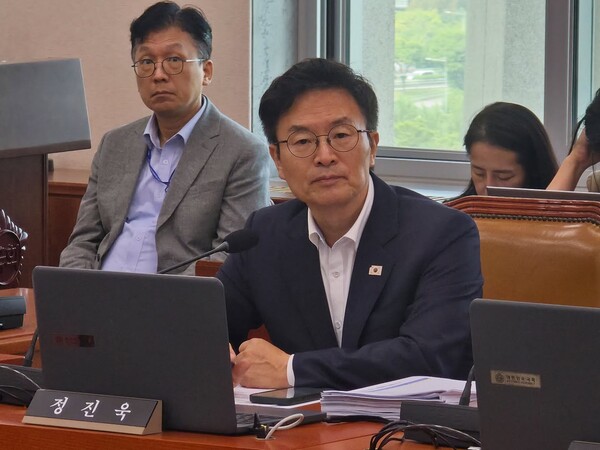 더불어민주당 정진욱 의원. 의원 페이스북. 