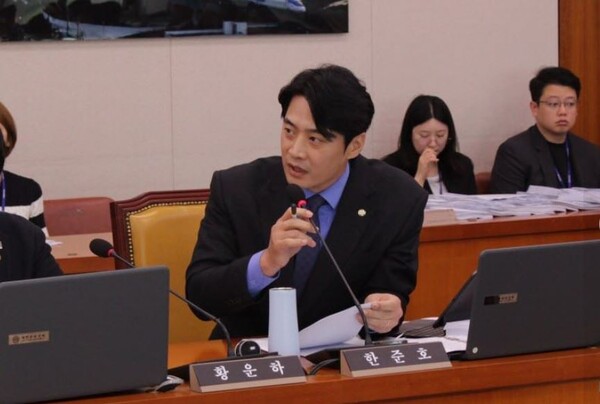 더불어민주당 한준호 의원. 의원 페이스북. 