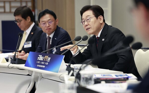 이재명 대통령이 16일 용산 대통령실에서 열린 '제2차 핵심규제 합리화 전략회의'에서 발언하고 있다. 연합뉴스.