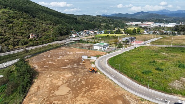 산청군 한방항노화일반산업단지 제2호 투자기업 ‘구포국수방울이’ 공장 건립 현장의 모습. 산청군 제공
