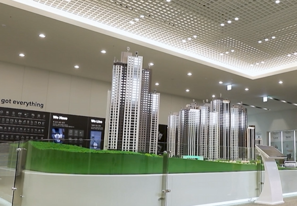 ​경북 구미 첫 하이엔드급 단지인 '둣나위브더제니스 구미' 모델하우스 내 모형.​