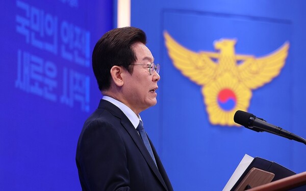 이재명 대통령이 21일 서울 서대문구 경찰청에서 열린 80주년 경찰의 날 기념식에서 기념사를 하고 있다. 연합뉴스. 