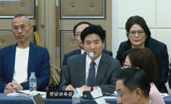 김대중 전남교육감이 22일 전북대학교에서 열린 국회 교육위원회 국정감사에 참석해 답변하고 있다. 국회방송