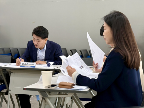 2025 대학신문 생명존중 기사공모전 심사회의 모습