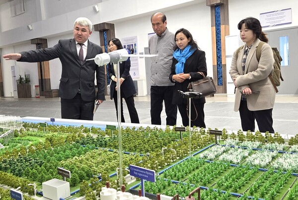 강영석 상주시장은 21일~ 25일까지 5일간 중앙아시아 카자흐스탄 ‘알마티주’와 인근 지역에 상주시 스마트팜 혁신밸리를 홍보하고 해외 스마트농업 동향 파악 및 국제 협력 기반 구축을 위한 방문 일정에 나섰다.(사진=상주시)