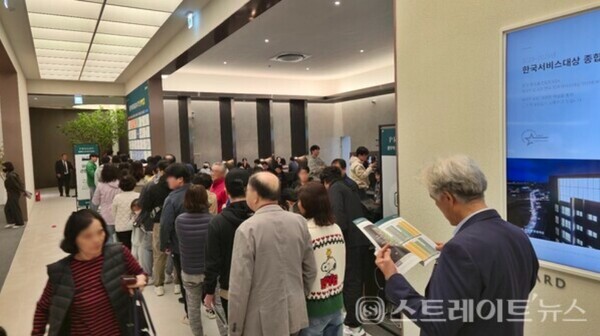 대우건설이 경기도 김포시 사우동 428-3번지(풍무역세권 도시개발사업 B3블록) 일원에 공급하는 '풍무역 푸르지오 더 마크'의 견본주택. 청약홈은 내달 3일 특별공급을 시작으로 이 단지 청약을 접수한다. 김태현 기자