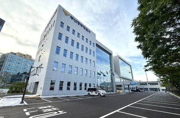 부산시 무형유산 ‘선화’ 기능 보유자인 A스님(70대, 남해 거주)이 지난달 30일 ‘동장각장’ 기능 보유자 B씨(80대)를 폭행·협박·모욕 혐의로 고소했다.     부산 중부경찰서.