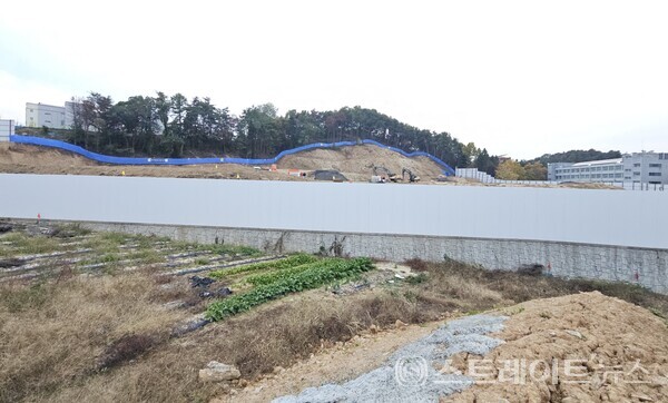 ◇경북 영주시 휴천동 옛 영주중앙고 터 등지에 지어질 신축 아파트 단지인 '효성해링턴플레이스 영주 더리버'의 부지. (사진=이준혁 기자)