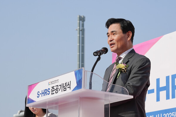 경남에너지 신창동 대표이사가 ‘태양광 기반 온사이트형 그린수소 충전소(S-HRS)’ 준공식에서 인사말을 하고 있다.