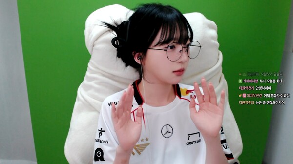 방송 시작 한 달만에 애청자 증가 수 1위 기록한 스트리머 '엊우진'. SOOP 제공