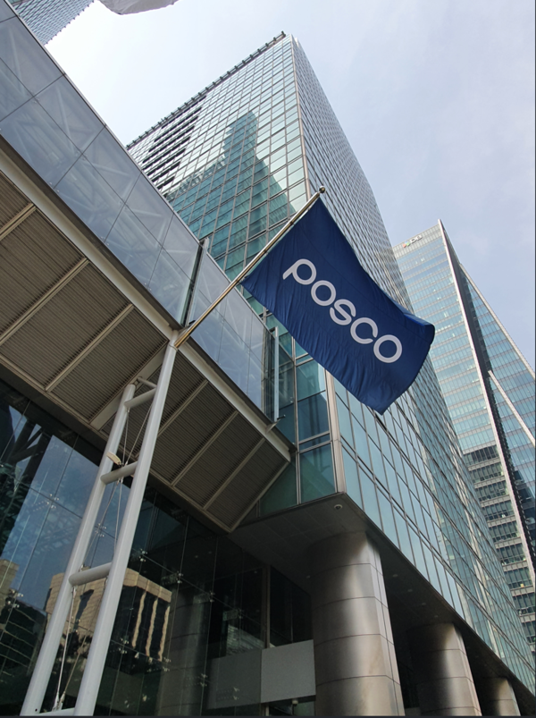 포스코홀딩스가 3분기 철강 부문 선전에도 재무부담이 가중되고 있다. 사진은 포스코홀딩스 사옥.