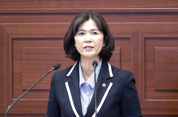 김경숙 경북도의원(더불어민주당)이 6일 도정질문을 통해 영농형 태양광과 공공조직의 인권 보호, 학생 자살 예방, 다문화 교육정책 등 경북의 핵심 현안에 대해 도지사와 교육감에게 실질적 개선을 촉구했다.(사진=경북도의회)