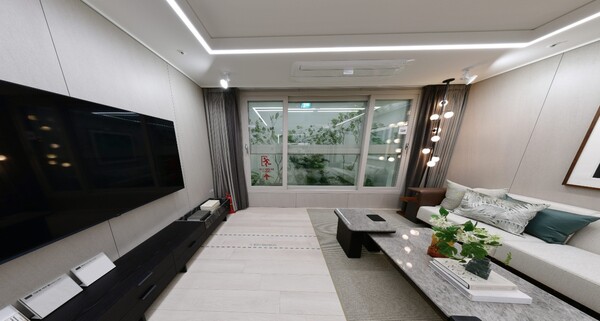 '해링턴플레이스 명륜역' 84㎡형 거실. 진흥기업