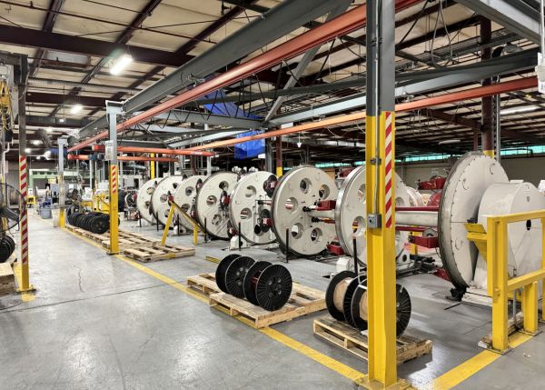 에식스솔루션즈가 7일 한국거래소에 코스피 상장 예비심사를 청구하며 기업공개(IPO) 절차에 돌입했다. 사진은에식스솔루션즈 북미 공장 내 변압기용 특수 권선 설비. LS 제공