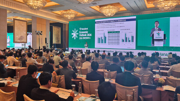 인도네시아 자카르타 소재 호텔에서 교민 대상으로  세미나를 진행 모습. 하나은행 제공.