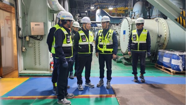 한국서부발전은 지난 7일부터 11일까지 이정복 사장과 경영진이 태안, 서인천, 김포, 평택, 군산사업소와 건설 중인 구미, 공주사업장을 방문해 발전설비 시설물 상태와 주요 작업 안전조치 이행 상태를 집중 점검했다. 한국서부발전 제공. 