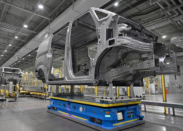 화성 EVO Plant East(이보 플랜트 이스트)에서 생산 중인 PV5. 기아 제공