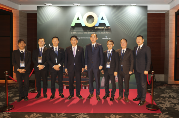 일본 전공련 (JA Zenkyoren) 무라야마 요시히코 대표(중앙 좌측)와 농협생명 박병희 대표(중앙 우측). NH농협생명 제공.