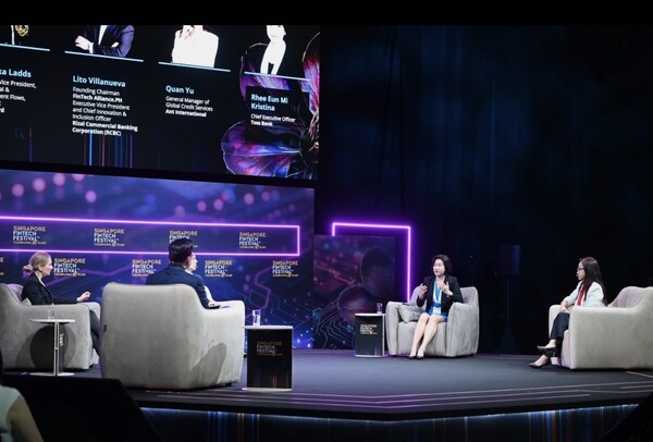 SFF 패널로 참석해 글로벌 리더들과 토론하는 이은미 대표. 토스뱅크 제공.