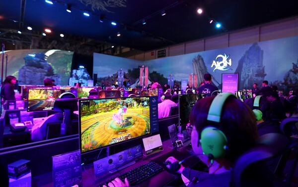 엔씨소프트의 아이온2 시연 현장