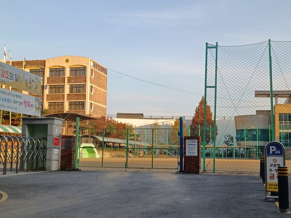 '풍무역세권 수자인 그라센트 1차' 입주민 자녀가 다닐 사우초교. 김태현 기자