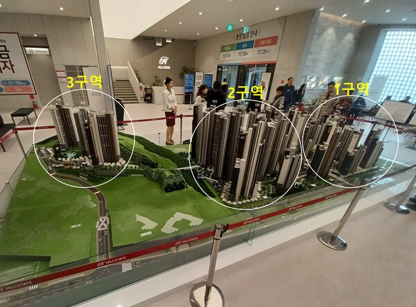 현대건설이 경기도 광명시 광명제11R구역 주택재개발정비사업지에 공급하는 ‘힐스테이트 광명11’의 단지모형. 청약홈은 17일 이 단지 특별공급 청약 접수 결과 평균 18.66 대 1의 경쟁률을 기록했다고 밝혔다. 김태현 기자
