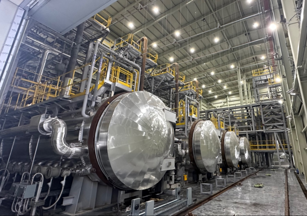 폐플라스틱 비연소 저온 열분해 상용화 공장으로서 ‘ISCC PLUS, KTL,PSM’ 3개 심사를 모두 통과하고. 영농폐비닐을 비롯한 연간 6,500톤의 폐플라스틱과 폐비닐을 처리하여 최대 4,550톤(약 540만 리터)의 플라스틱 재생원료유 생산 용량을 갖춘 국내 최대 규모의 웨이브정읍공장의 분해설비