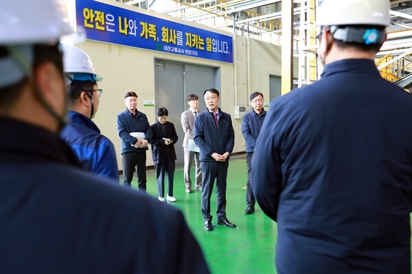 18일 이광축 사장이 취임 후 첫 행보로 도시철도 판암차량기지를 방문하며, 현장 중심 안전경영 추진을 강조하고 있다. 교통공사 제공.