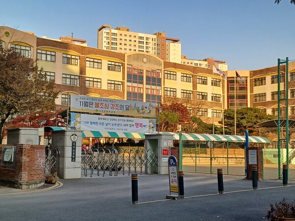 '풍무역세권 수자인 그라센트 1차' 입주민 자녀가 다닐 사우초교. 김태현 기자