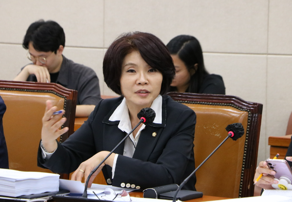 더불어민주당 한정애 의원. 의원실. 