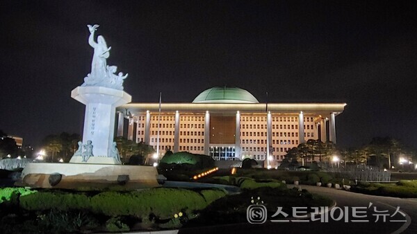 국회의사당. 스트레이트뉴스 DB.