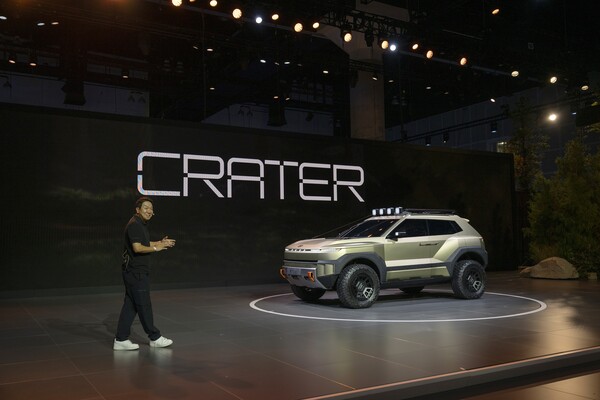 이상엽 현대제네시스글로벌디자인담당 부사장이 현대자동차 '크레이터'를 소개하는 모습. 현대자동차 제공