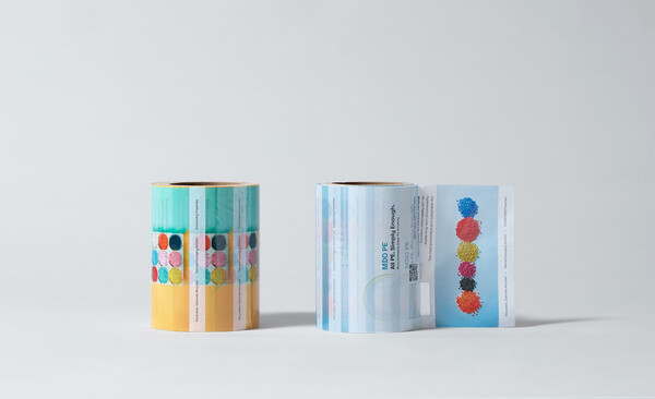 LG화학의 유니커블(UNIQABLE™) 소재로 만든 초박막 필름(MDO PE) 연출 이미지. LG화학 제공