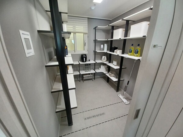 ‘김포북변 칸타빌 디 에디션’ 6A㎡형 주방 옆에 배치된 대형 알파룸. 김태현 기자