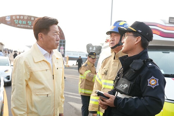 오영훈 도지사가 사고 현장을  둘러보고 있다. 제주도