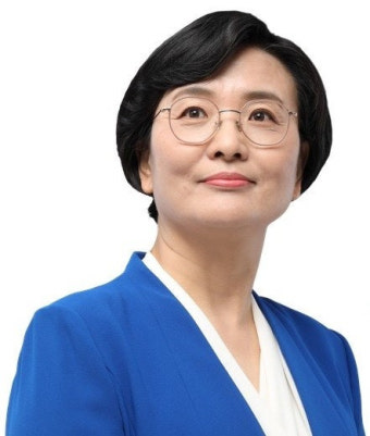 임미애 더불어민주당 국회의원, 이윤희 상주문경지역위원장, 녹색연합, 문경시민희망연대 등은 26일 국회 소통관에서 열린 기자회견을 가지고 문경시의 개발 정책이 “현재뿐만 아니라 향후 10년 이상 지역 행정 전반에 악영향을 미칠 것이다”고 경고할 예정이다.(임미애 의원=더불어민주당)