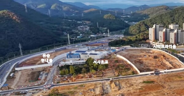 유승종합건설이 미분양 무덤 울산 울주 다운2지구 북단에서 역대 최고가로 공급하는 '유승한내들 에듀포레'의 건설현장. 청약홈은 25일 실시된 이 단지 일반공급 1순위 청약 접수 결과, 총 482가구 모집에 109명이 지원, 평균 23%의 소진율을 기록했다고 밝혔다. 김태현 기자