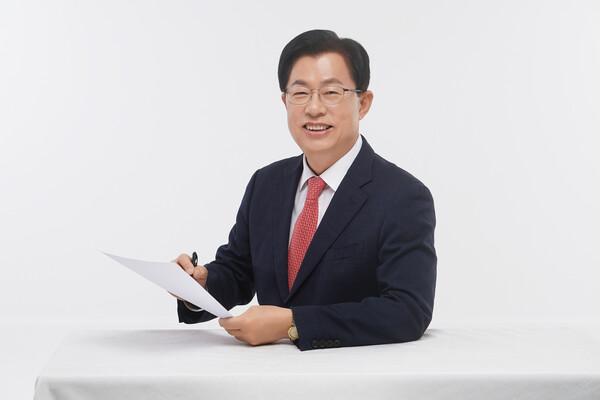 국민의힘 이만희 국회의원(경북 영천·청도)이 최근 국회 본회의에서 대표발의한 7건의 법안이 대거 통과돼 농어업과 민생 현안 해결을 위한 입법 활동에 박차를 가하고 있다.(사진=의원실)