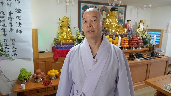 남북체육교류협회 '2027 아리스포츠컵 국제유소년축구대회' 성공 기원 대법회를 준비한 정명 스님(후지산 홍원사· 오사카 통천사 관장). [사진=협회 제공)