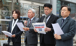 <b>조국혁신당</b>, <b>장동혁 고발</b>…"부정 청탁·수뢰 여부 수사해야"